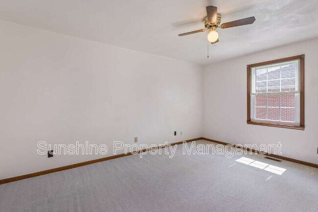Building Photo - 512 Winwood Dr