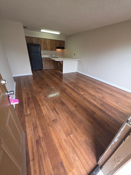 Building Photo - 5011 SE 29th St