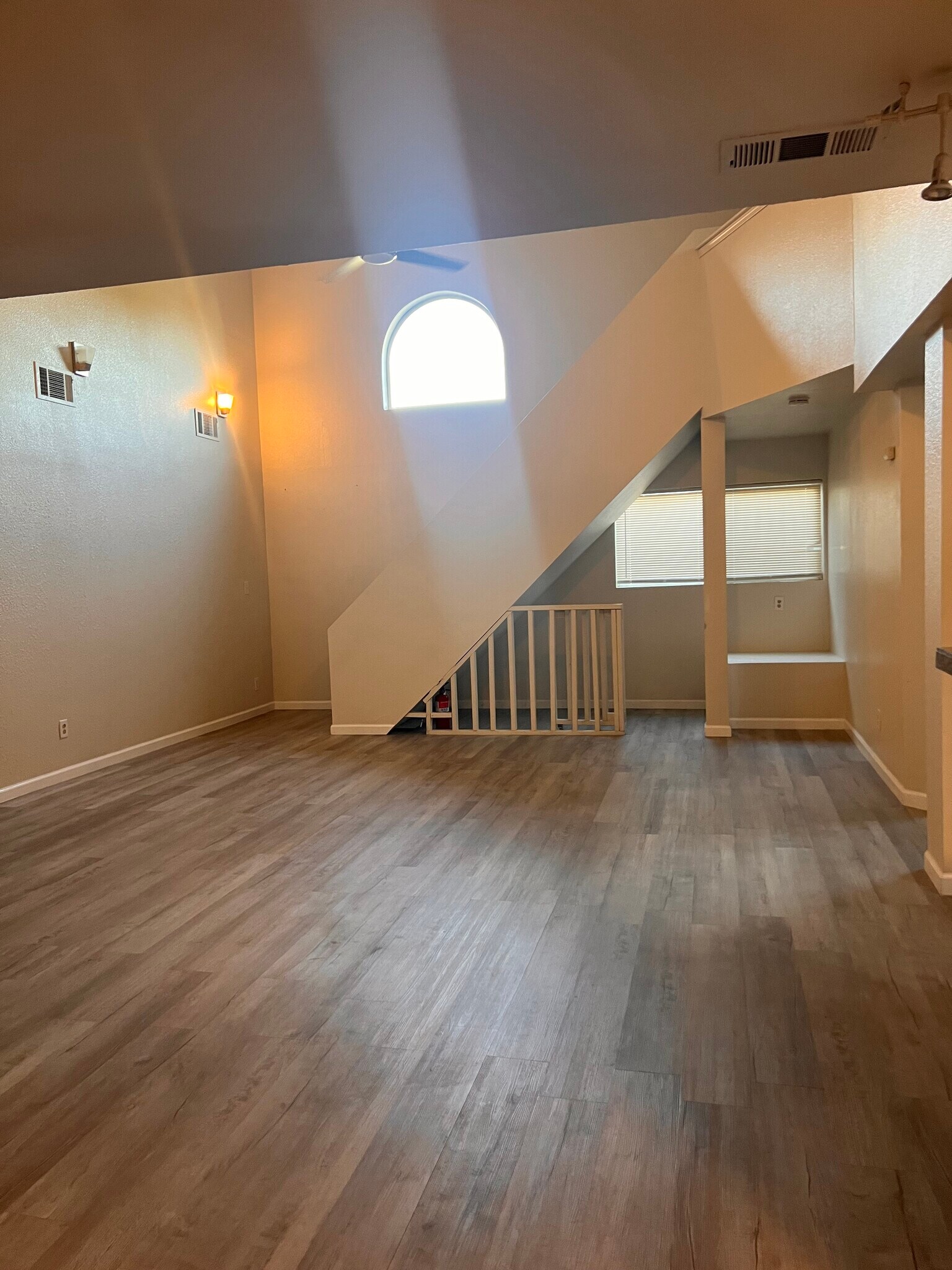 Building Photo - 1403 E Monte Vista Ave