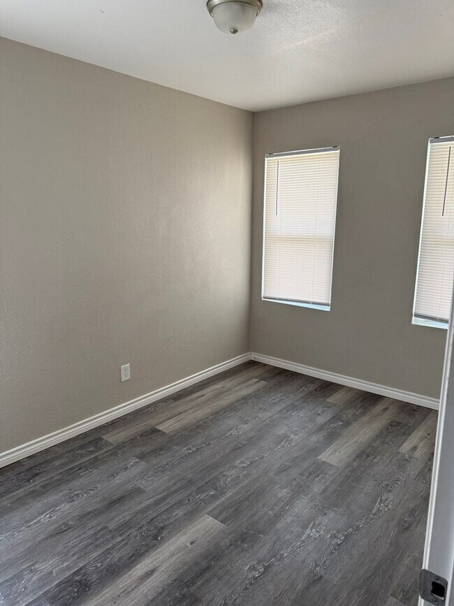 Building Photo - 319 E 29th St