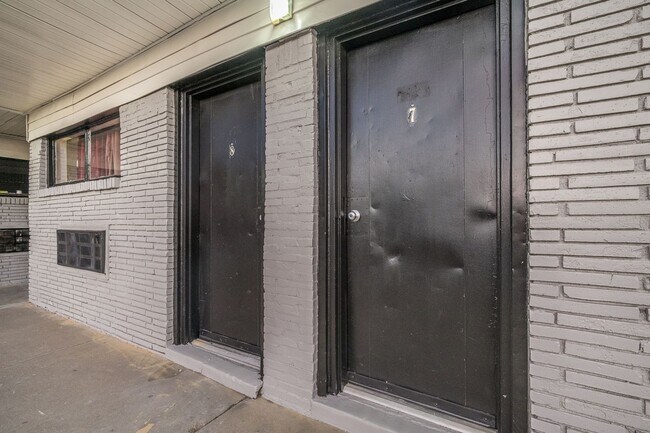 Building Photo - La Luna Luxury Suites