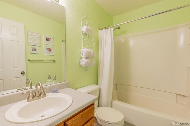 Building Photo - Gorgeous 4bd/3 ½ba in Quiet Broomfield Neighborhood!