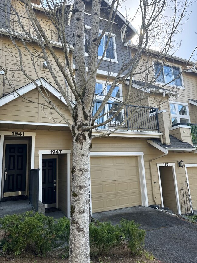 Primary Photo - Beautiful 2 bedroom Townhouse in Issaquah Highland - Move in Ready