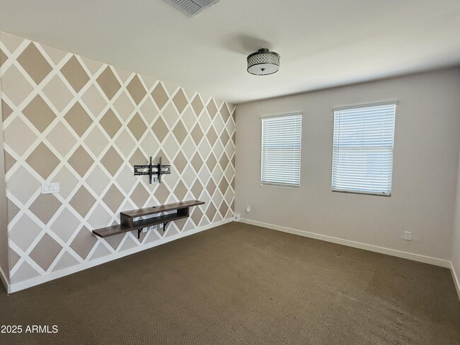 Building Photo - 955 E Danbury Dr