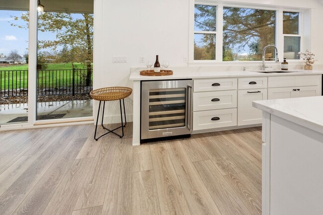 Building Photo - Convenience, Beauty and Space Makes this H...