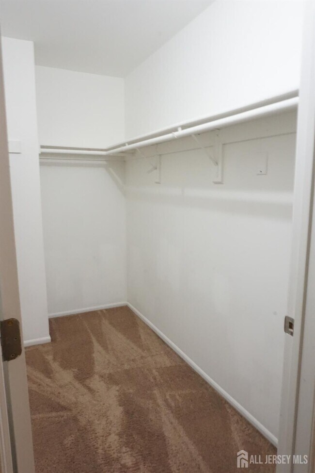 Building Photo - 160 Vasser Dr