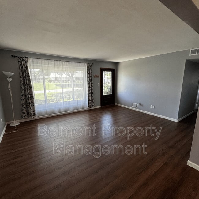 Building Photo - 23960 Willowbrook Dr