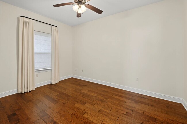 Building Photo - 404 Golden Leaf Ct