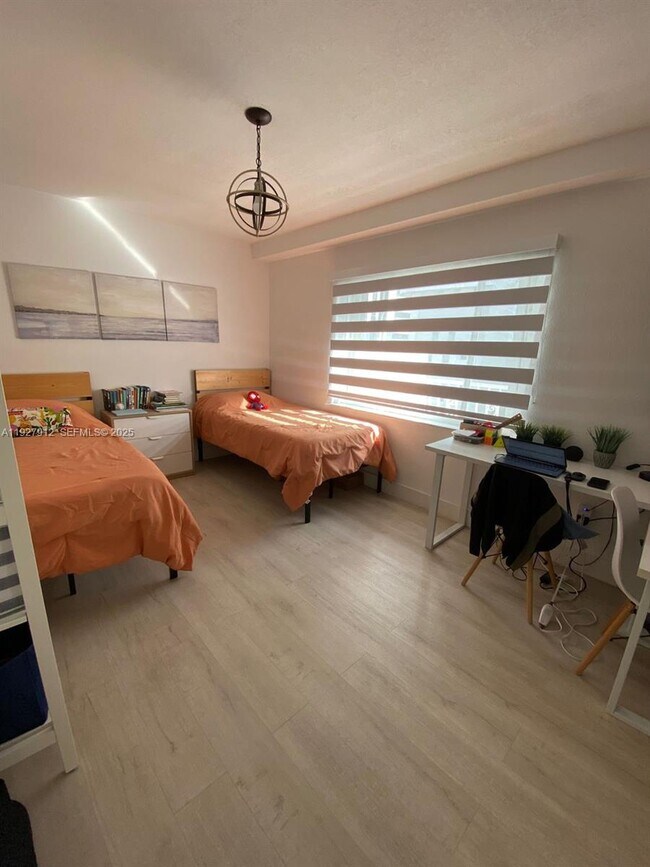 Building Photo - 677 NE 24th St