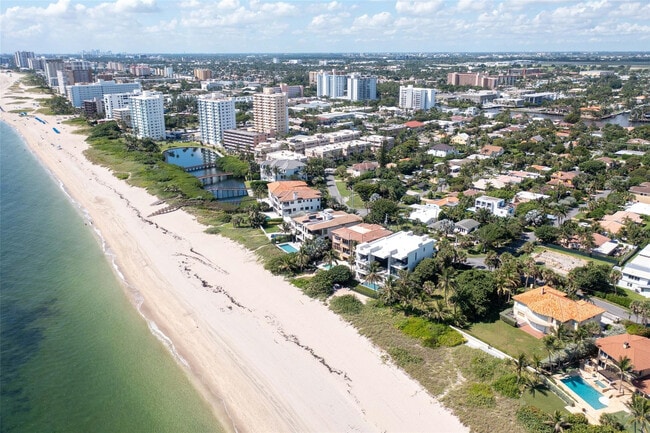 Building Photo - 2605 Bay Dr