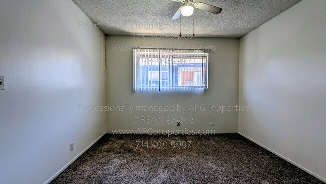 Building Photo - 1810 W Greenleaf Ave