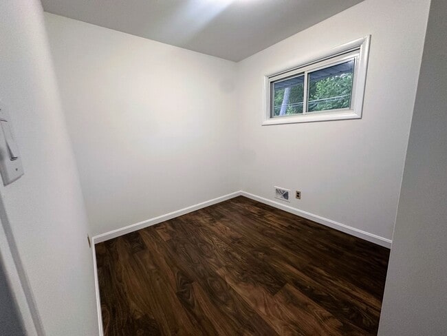 Building Photo - 17 Bridle Path