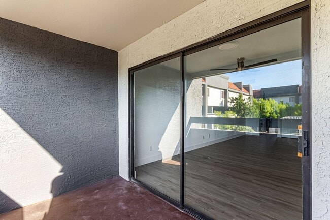 Building Photo - Updated 2-Bedroom COZY Condo Just Minutes ...