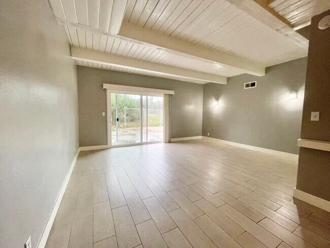 Building Photo - 915 Paseo Grande
