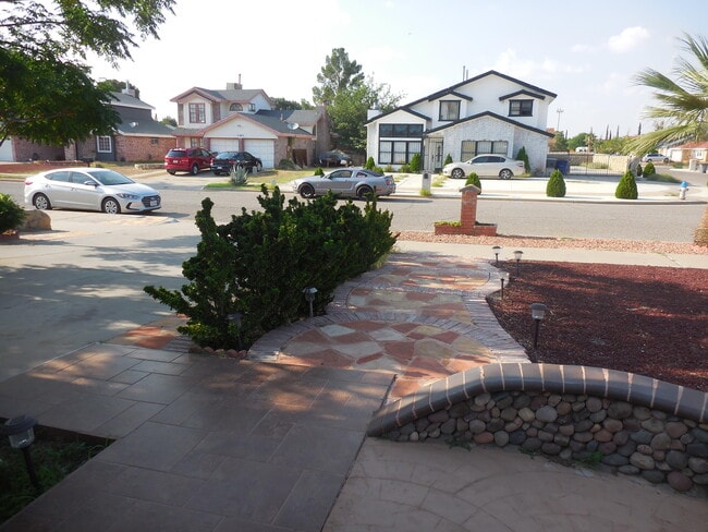 Building Photo - 11448 Lake Alice Dr