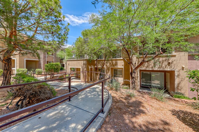 Building Photo - 673 Peachy Canyon Cir