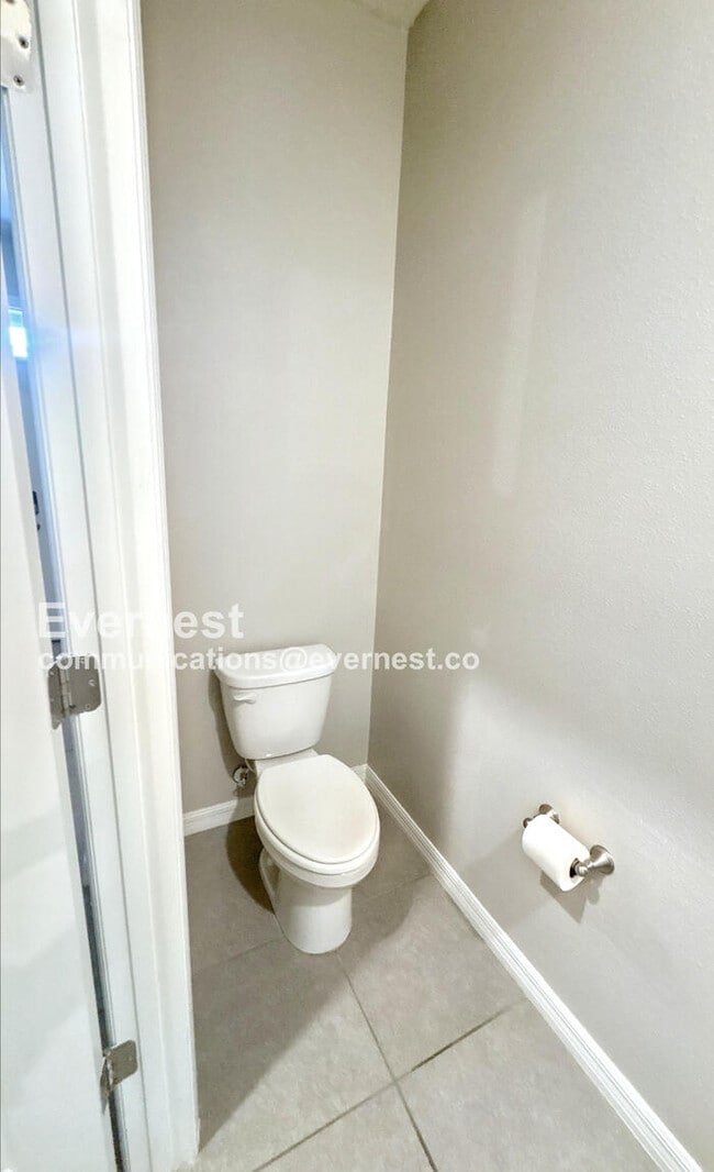 Building Photo - Limited Time Special Offer /  Lovely 3-Bedroom Home with Garage / Pet-Friendly / Available Now!