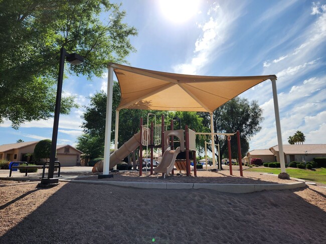 Building Photo - 3 Bedroom Home in Westbank Estates Near E ...