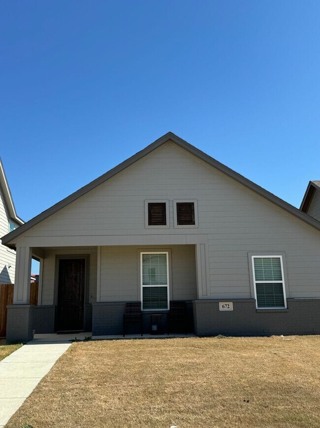 Building Photo - 3/2 Home for the Holidays in GODLEY ISD - ...
