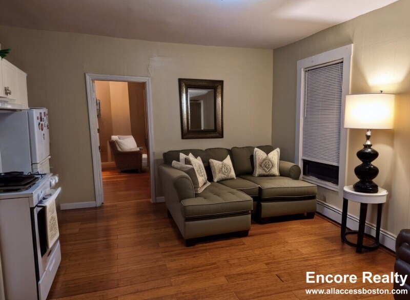 Building Photo - 147 Meridian St