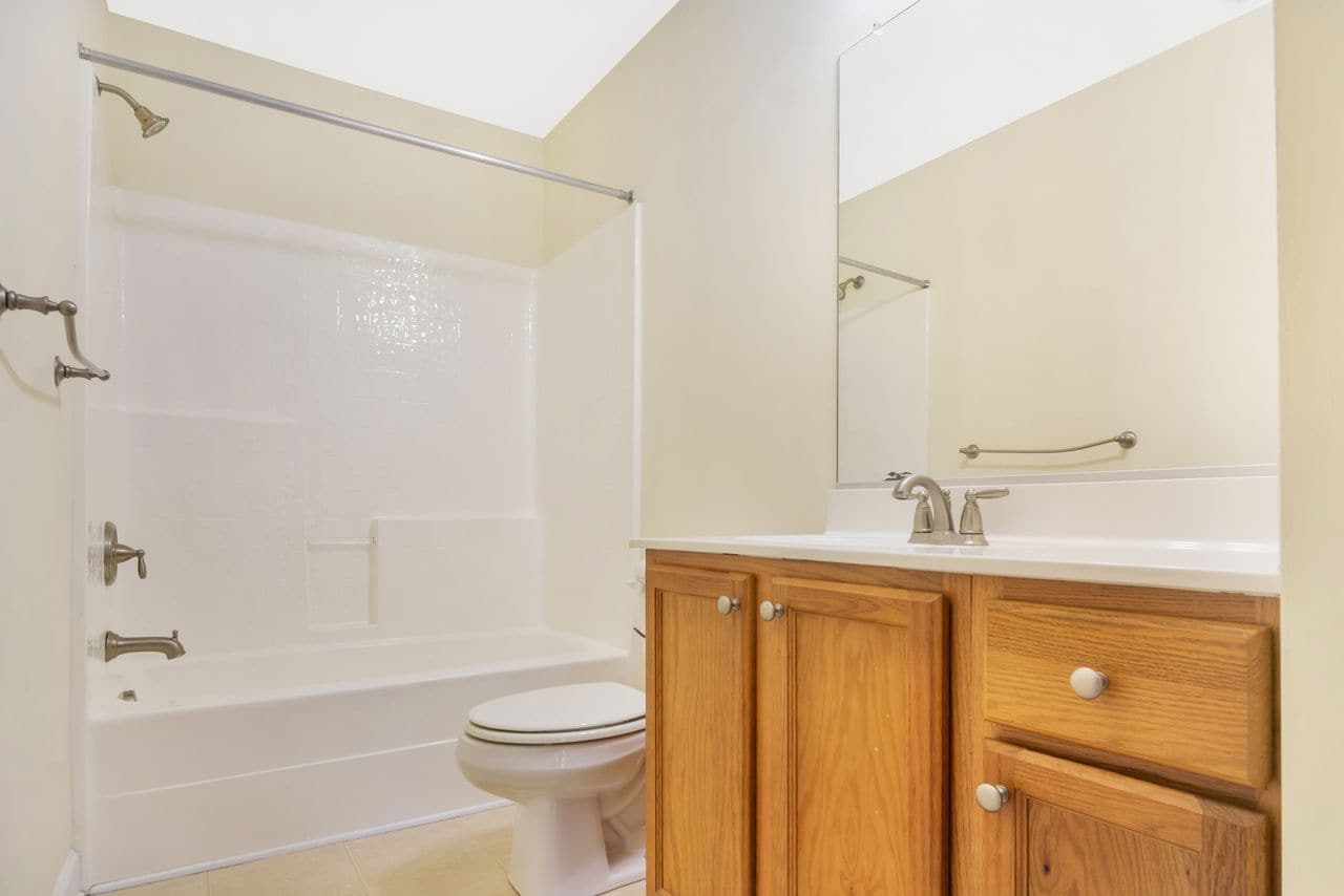 Upstairs bath - 5357 Discovery Park Blvd