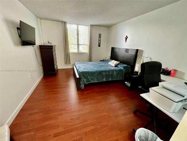 Building Photo - 6861 SW 147th Ave