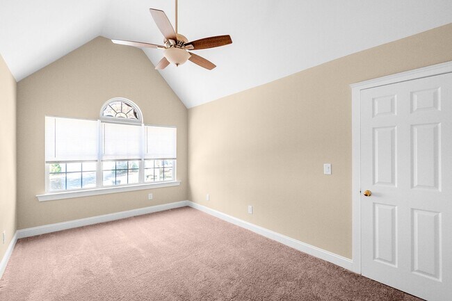 Building Photo - Charming 3 bed 2.5 bath Home in Huntersville!