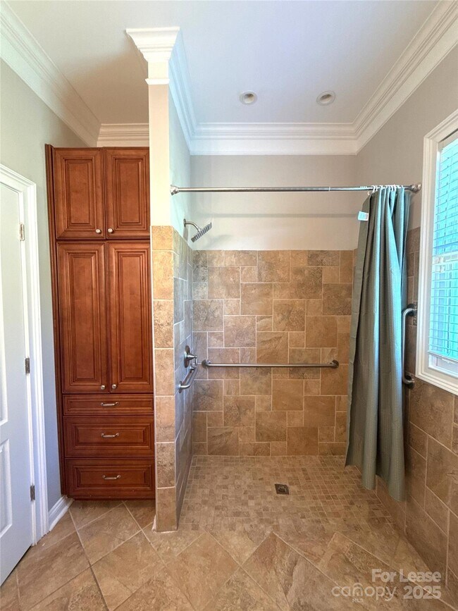 Building Photo - 14019 Thompson Rd