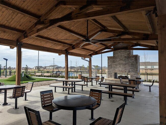 Building Photo - 10323 Birch Peak Dr
