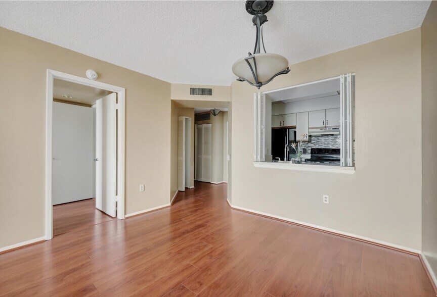 Building Photo - 2333 Feather Sound Dr