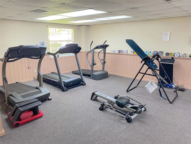 Building Photo - 3940 Inverrary Blvd