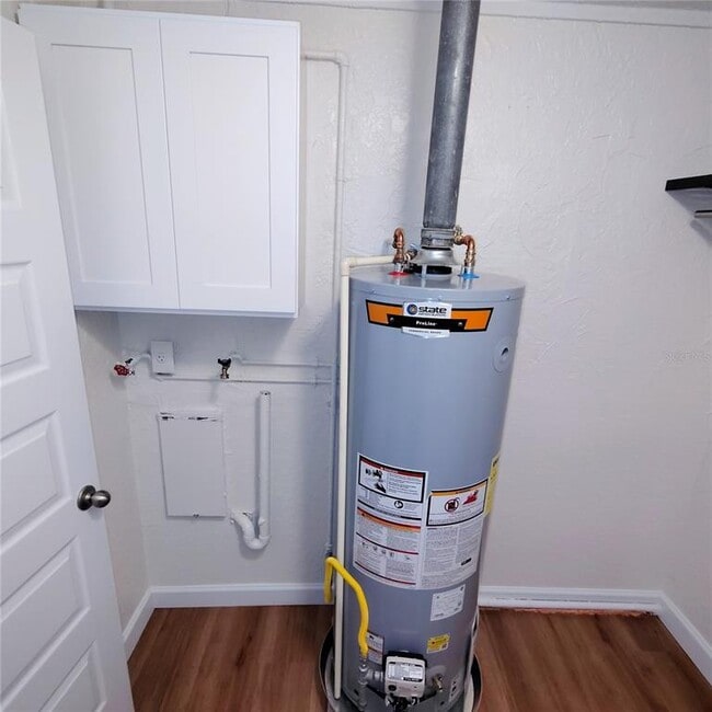 Building Photo - 2230 Grove St S