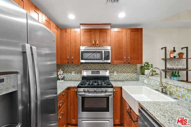 Building Photo - 5303 Satsuma Ave