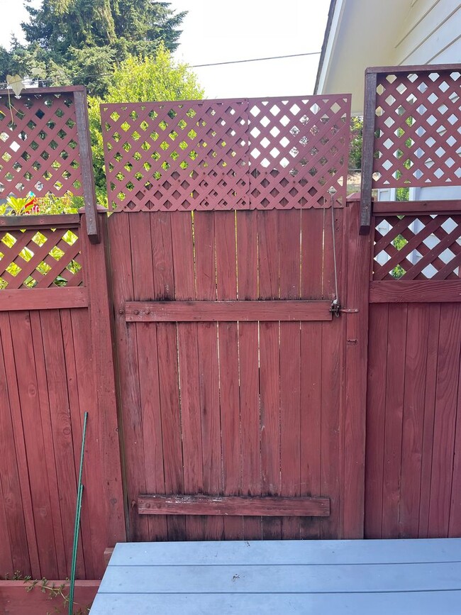 Building Photo - 2 BR/1.75 BA home in Edmonds