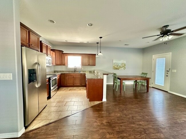 Building Photo - 240 Water Oaks Loop