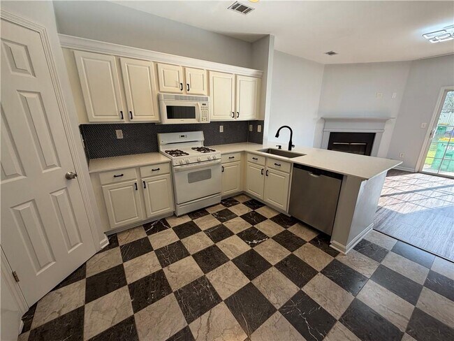 Building Photo - 3381 Hidden Cove Cir NW
