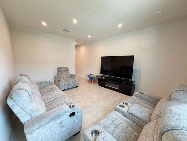 Building Photo - 12040 Grizzly Ln