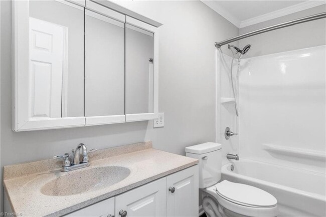 Building Photo - 1326 Cushing St