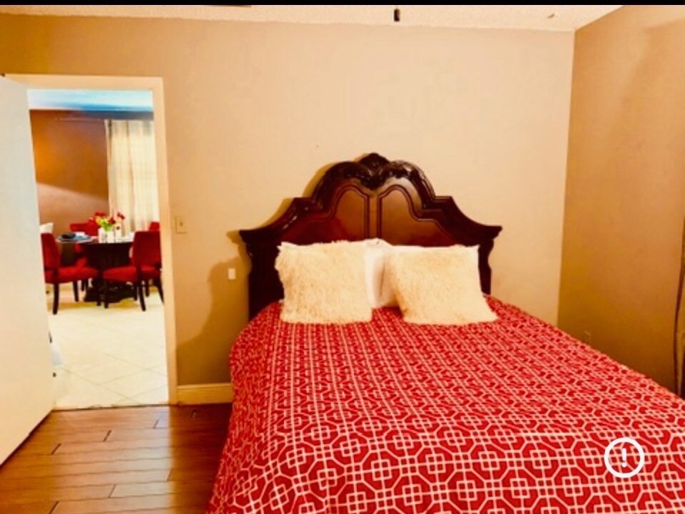 Building Photo - 109 SW 8th St