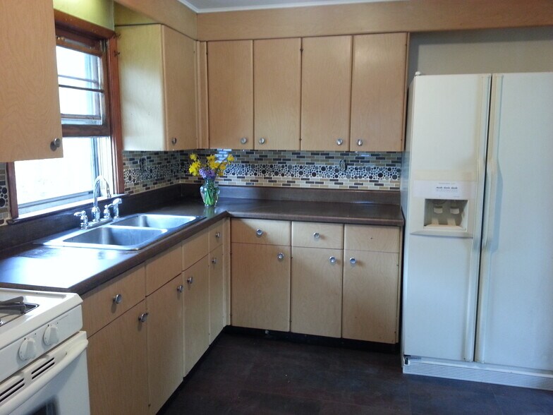 Building Photo - 36 Cherry Ave