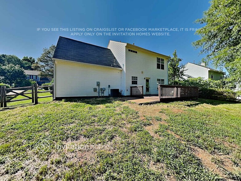 Building Photo - 5810 Hedgecrest Pl
