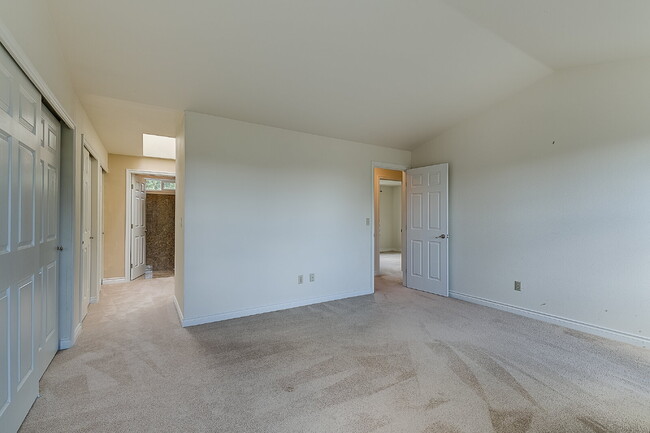 Building Photo - Gorgeous 3 bedroom home in College Hill Skyridge neighborhood of Bellevue