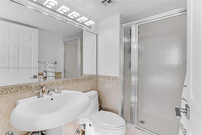 Building Photo - 5880 Collins Ave