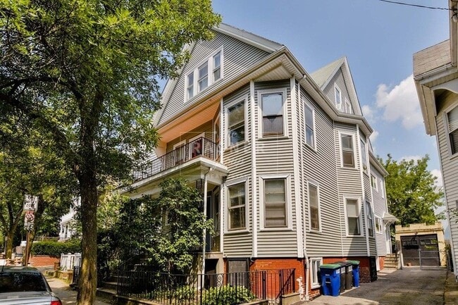 Primary Photo - 123 Walnut St