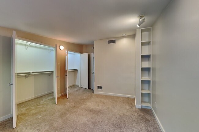 Building Photo - 4241 Buena Vista St