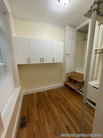 Building Photo - 191 Winthrop Rd