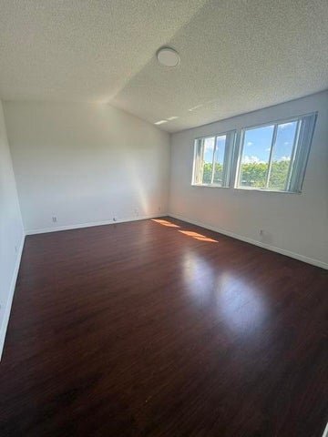 Building Photo - 686 Lone Pine Ln