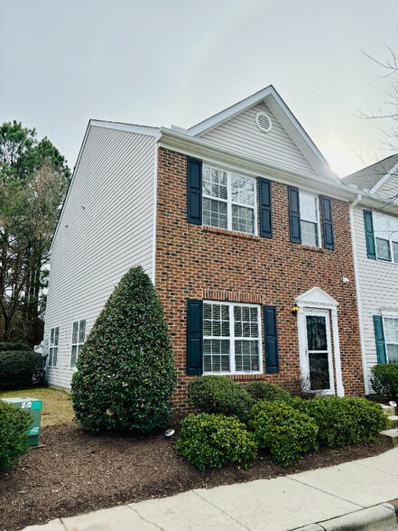 Primary Photo - 21 Edgebrook Cir