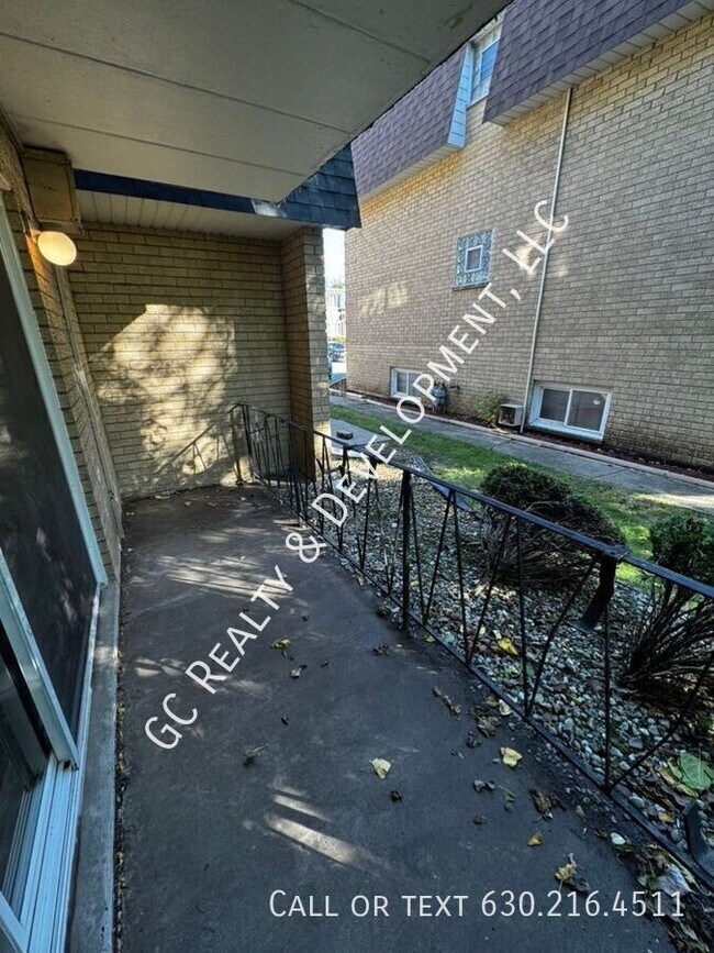 Building Photo - 12026 S Kildare Ave
