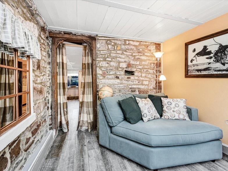 Building Photo - 1310 Hollow Rd